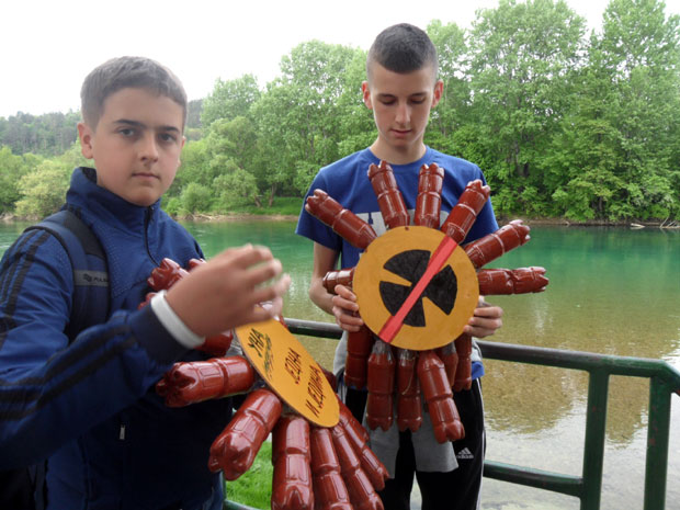 Ђаци: Стоп отровима!